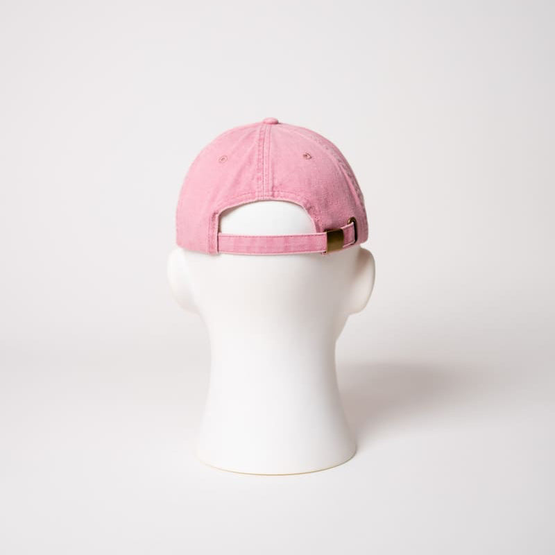 Verschluss der vintage pinken Cap mit Cats against Catcalling