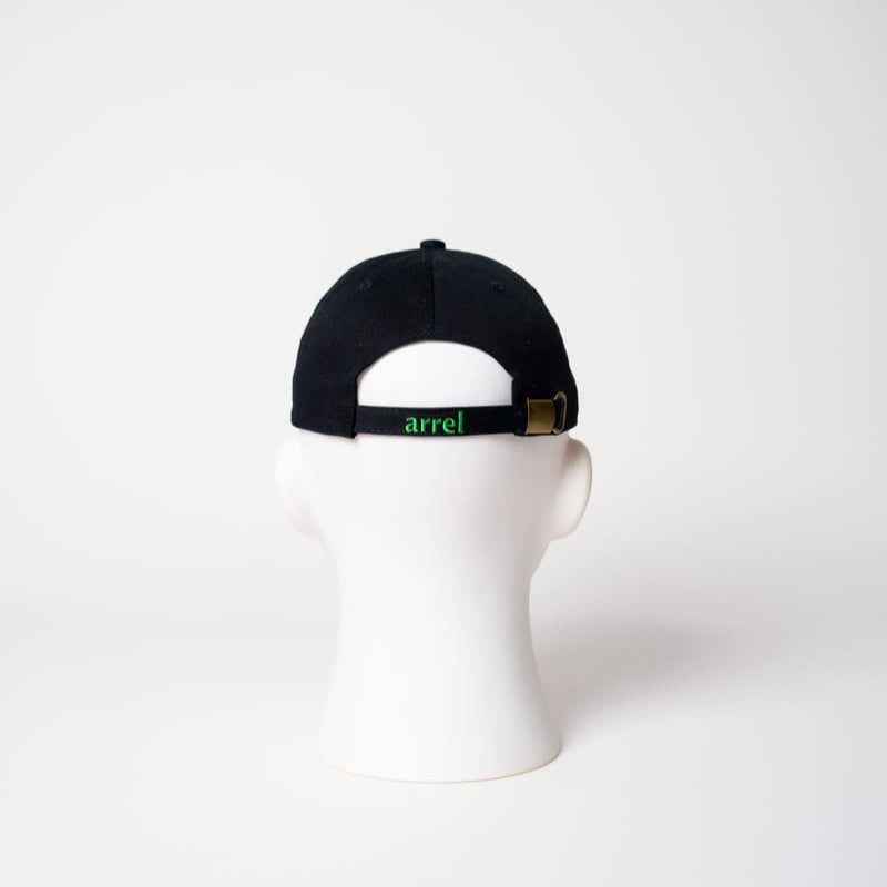 Verschluss der schwarzen Matcha Club dad cap aus Bio-Baumwolle von arrel