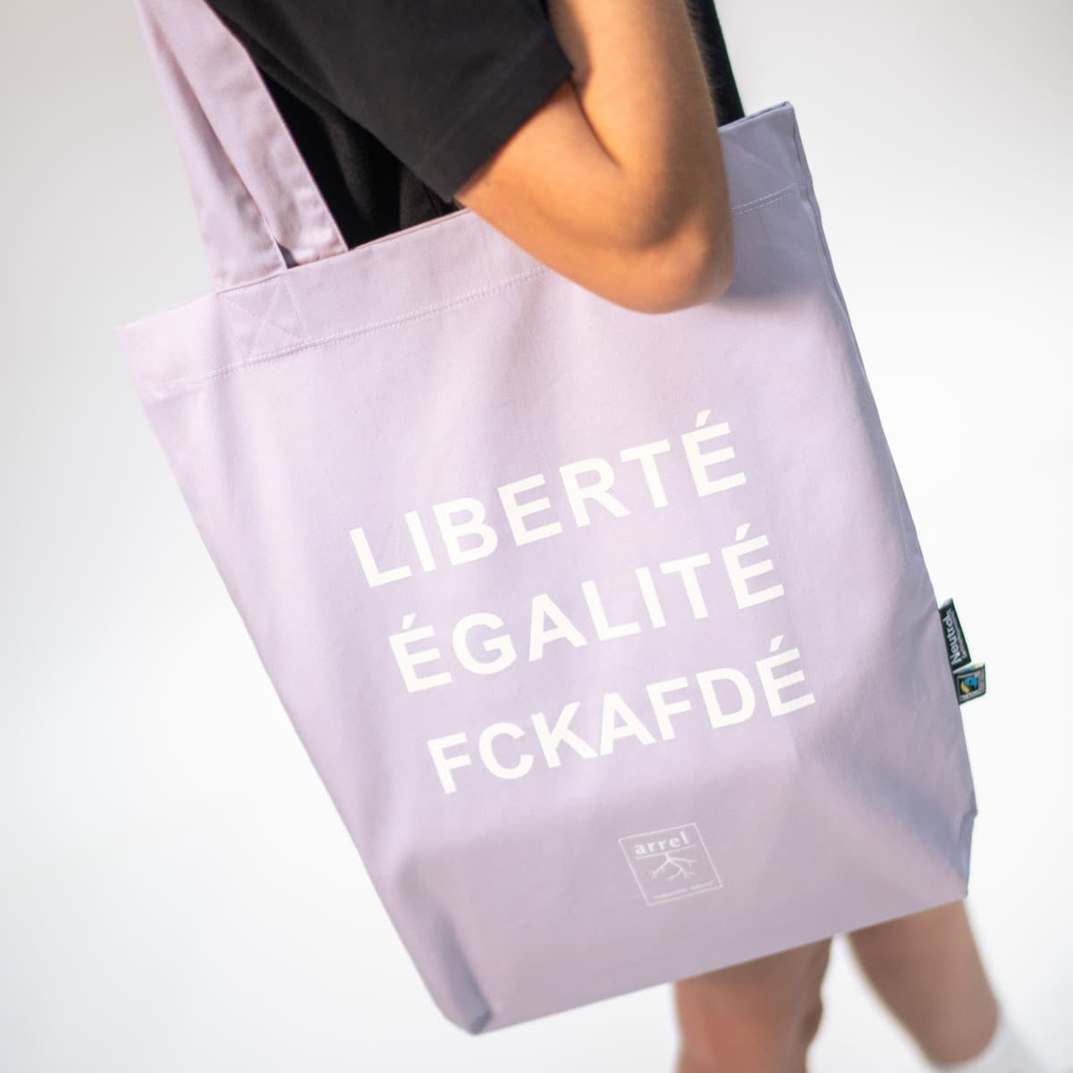 fckafde tote bag in purple mit creme farbener Schrift von arrel