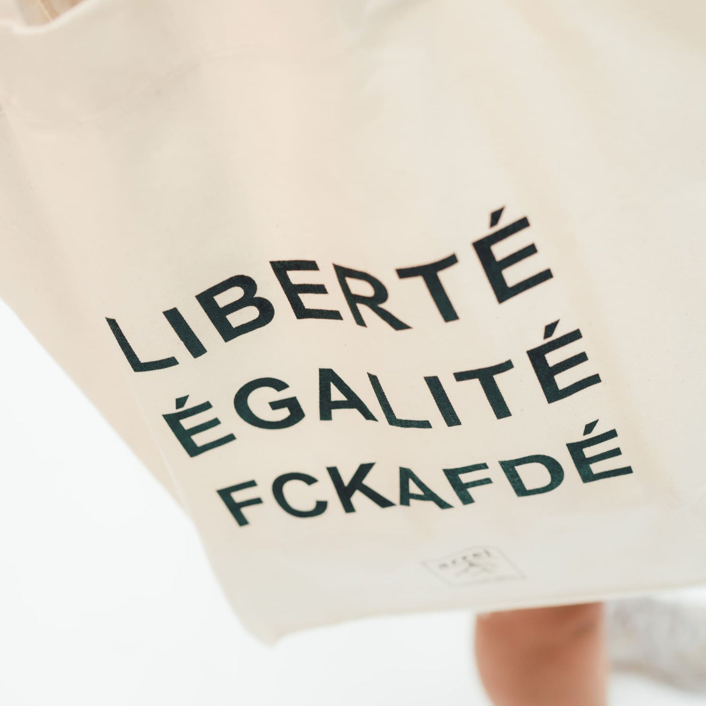 close up der fckafd tote bag in nature von arrel