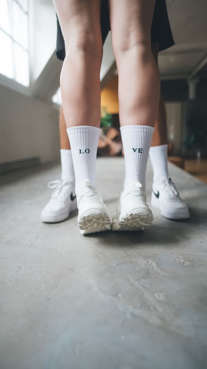 Love Statement Socken von arrel hinten platziert mit Sneaker