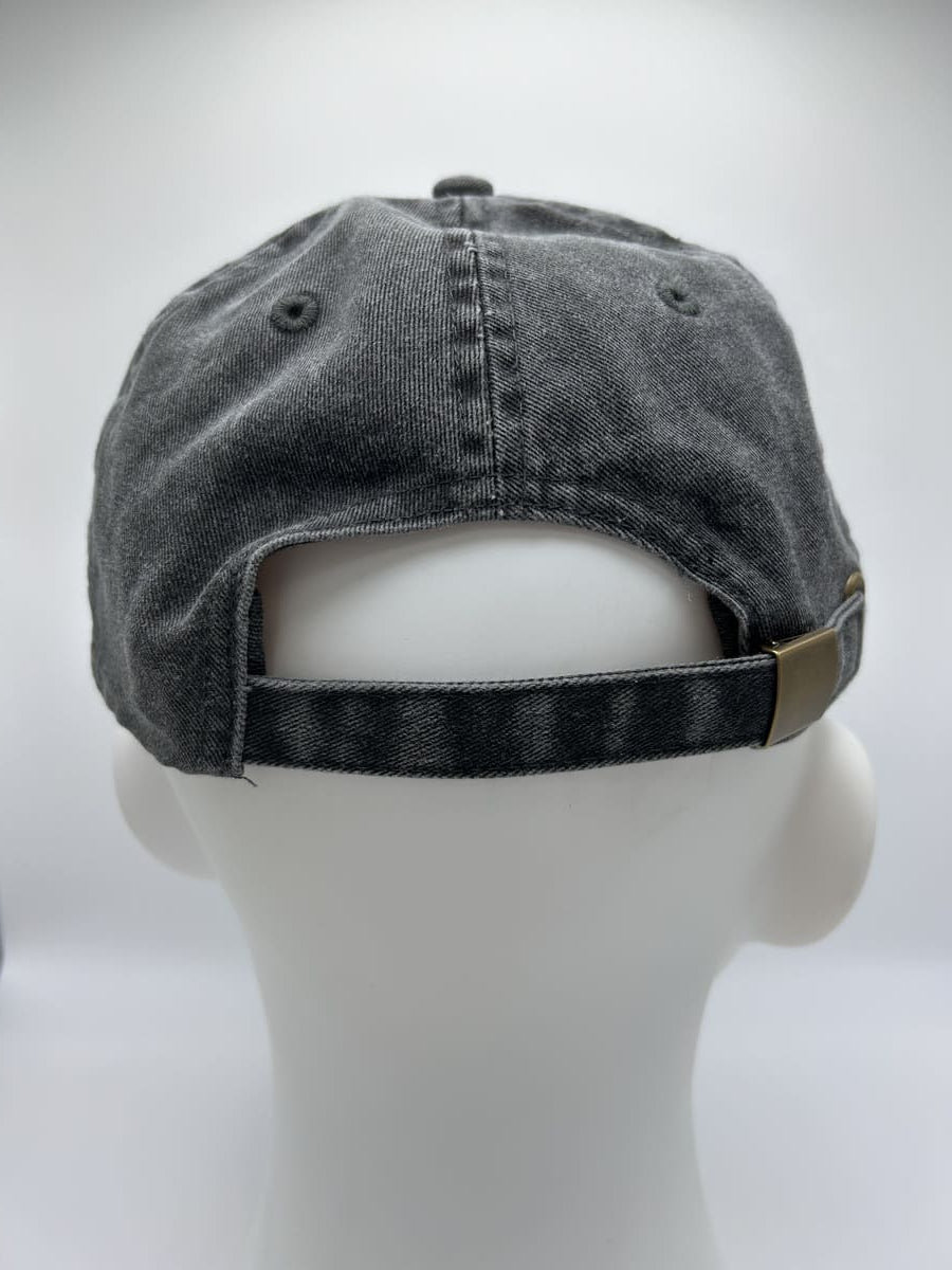 hi don't be racist cap von arrel in vintage black mit silberner Schrift von hinten fotografiert