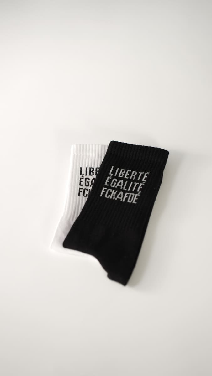 fckafdé statementsocken von arrel in weiß und schwarz