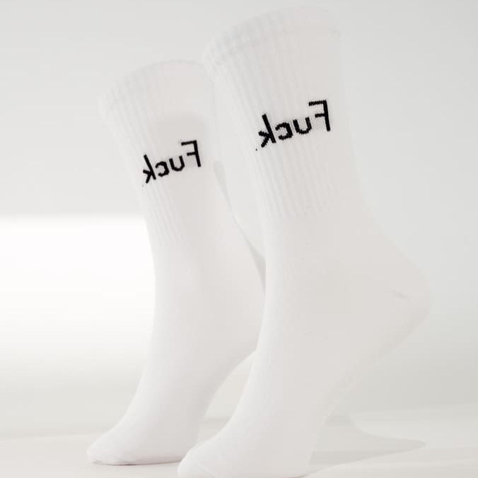 kcuF Statementsocken von arrel seitlich am Dekofuß