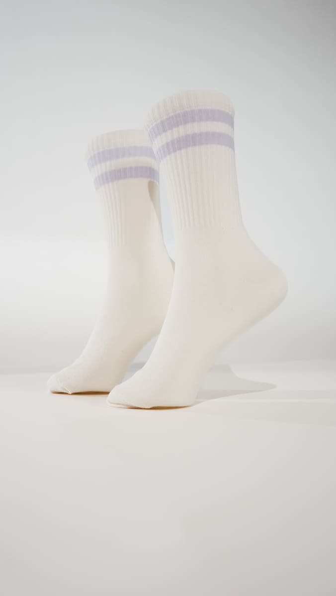 lavendar cream Premiumsocken von arrel mit Lavendelstreifen aus Bio-Baumwolle