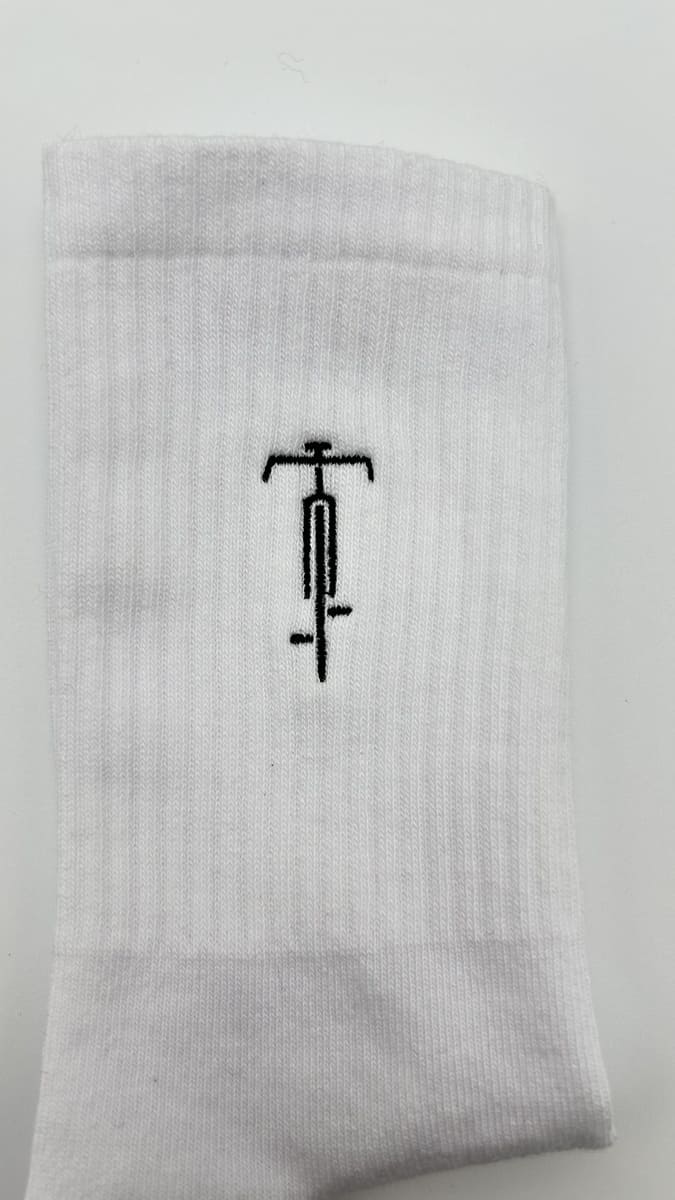 Close-up der Fahrrad Socken in weiß von arrel