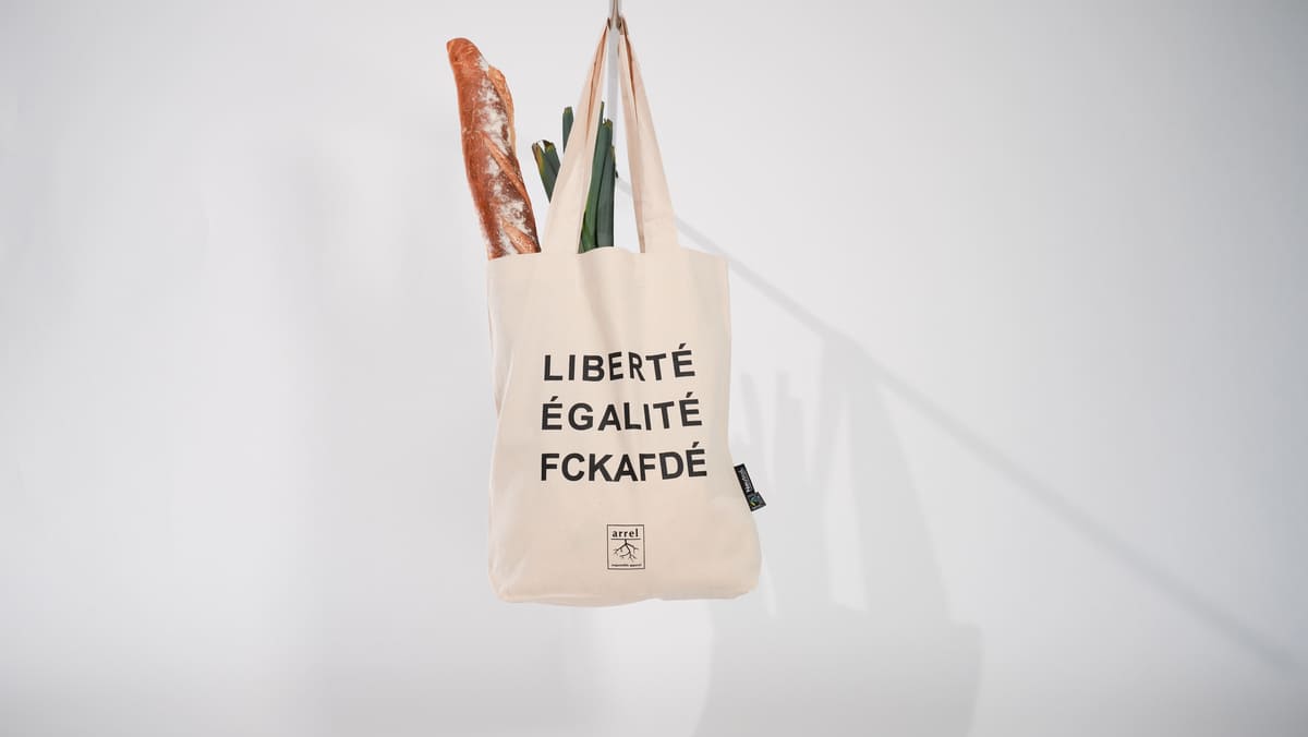 Liberté. Égalité. FCKAFDÉ. Premium tote bag von arrel