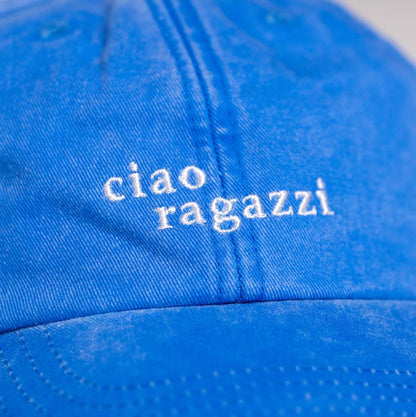 Nahaufnahme der ciao ragazzi dad cap in vintage blue