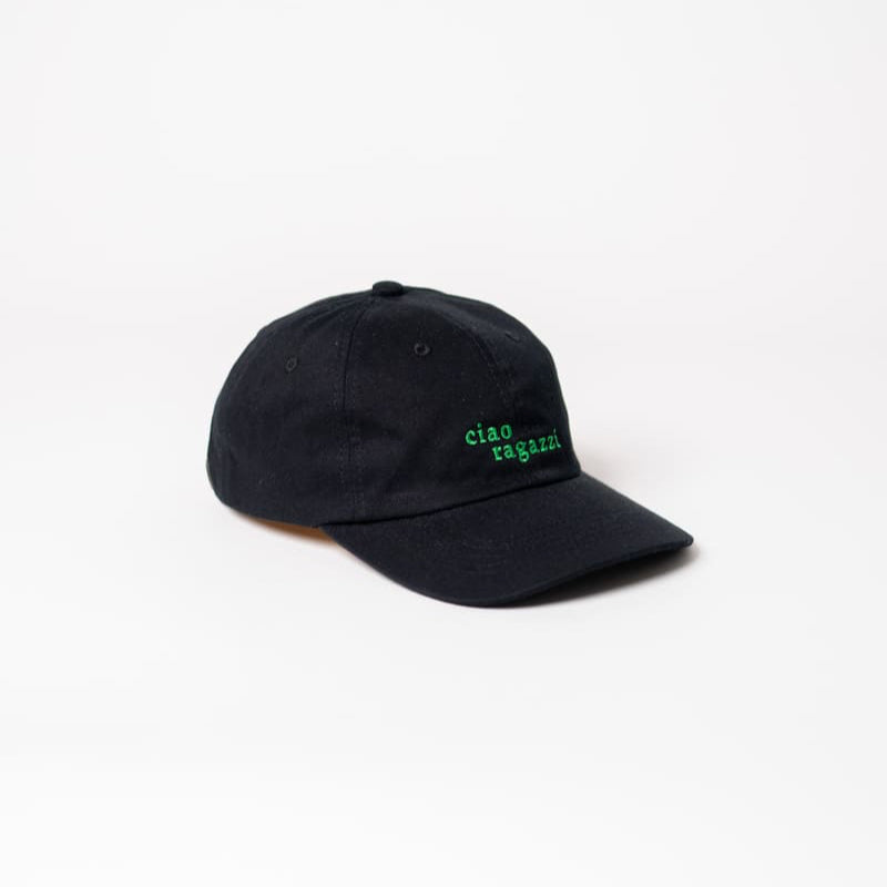 ciao ragazzi organic dad cap in schwarz mit grüner Schrift von der Seite