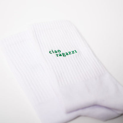 Nahaufnahme der weißen ciao ragazzi Socken von arrel
