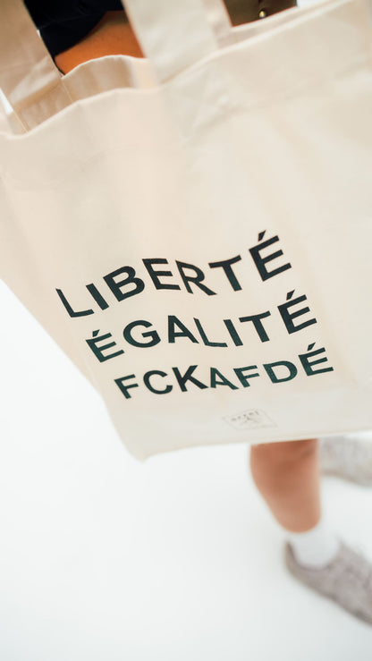 close up der fckafd tote bag in nature von arrel
