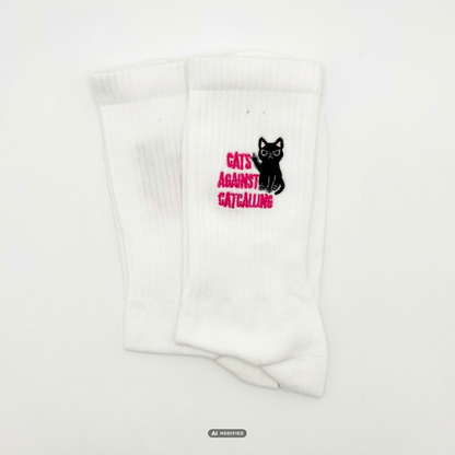 cats against catcalling Socken in weiß mit Katzenmotiv