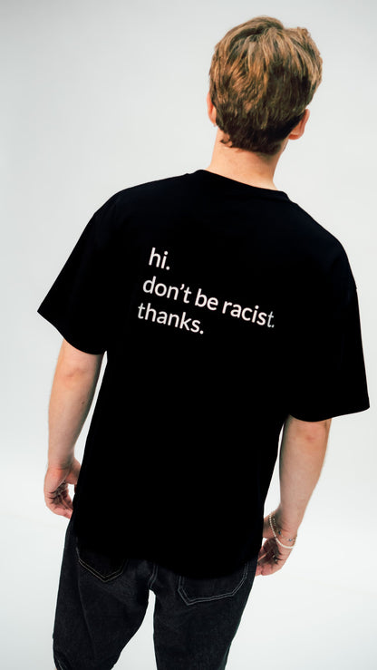 don't be racist unisex oversized t-Shirt für Männer in schwarz von hinten