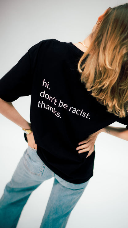 Rückansicht des schwarzen don't be racist oversized t-shirts für Frauen