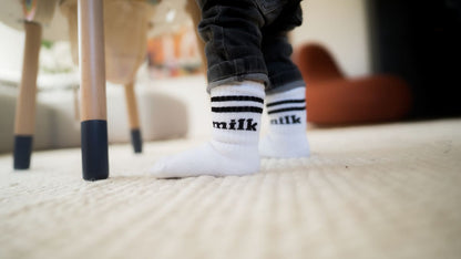 milk Socken von arrel für Babys und Kleinkinder am Kinderfuß