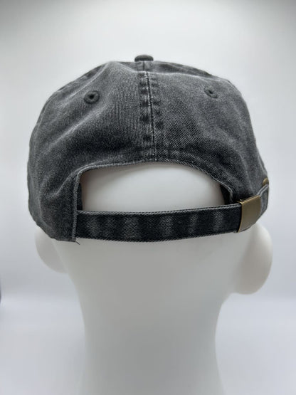 hi don't be racist cap von arrel in vintage black mit silberner Schrift von hinten fotografiert