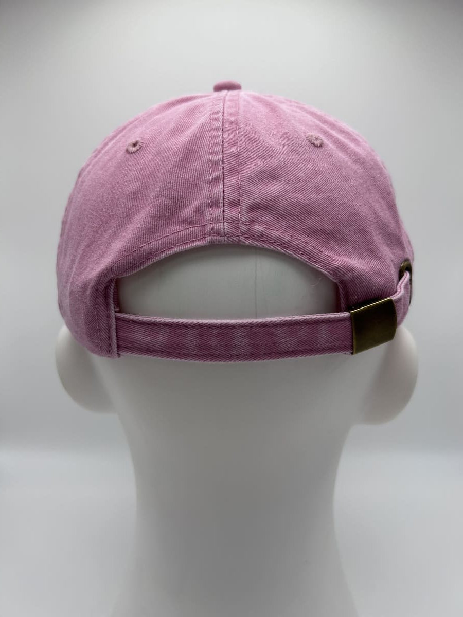 hi don't be racist cap von arrel in vintage pink mit roter Schrift von hinten fotografiert