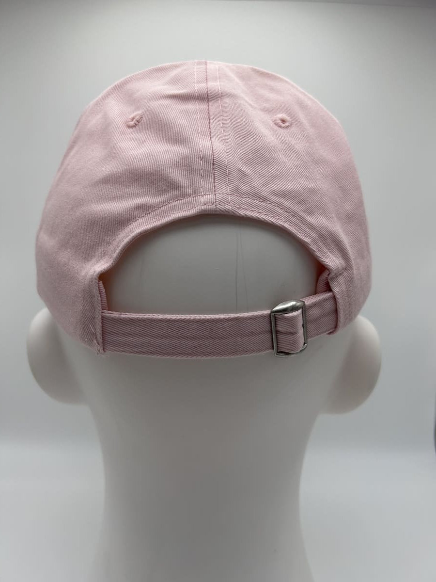 Verschluss der famos dad cap von arrel in rosa mit pinker Schrift