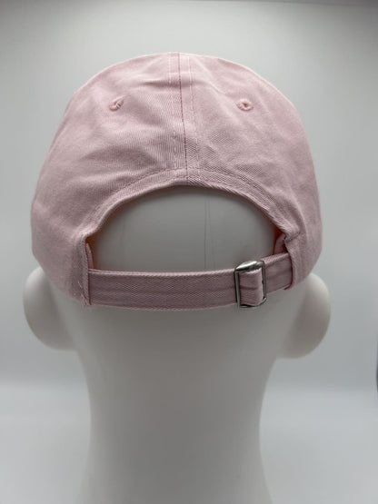 Verschluss der famos dad cap von arrel in rosa mit pinker Schrift