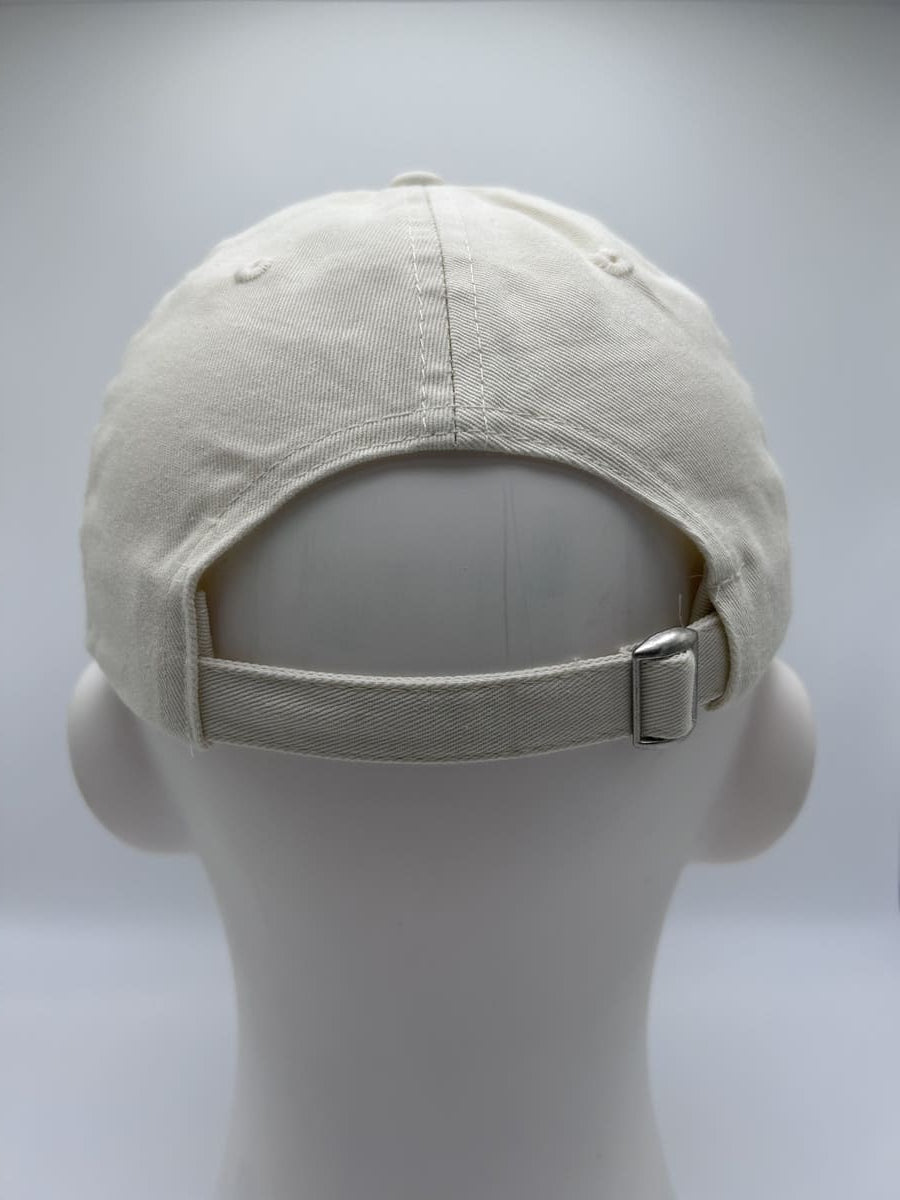 Hinteransicht der ciao ragazzi dad cap von arrel in beige mit grüner Schrift