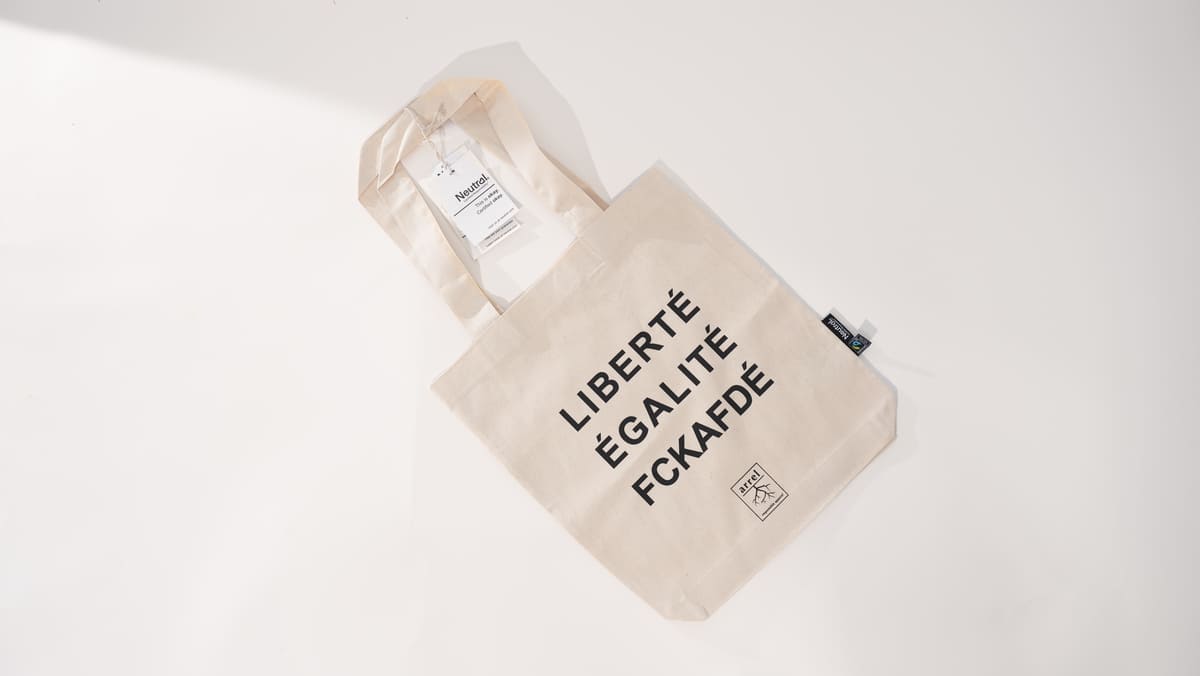 Fckafde Premium tote bag von arrel, fair produziert aus Bio-Baumwolle flach liegend 