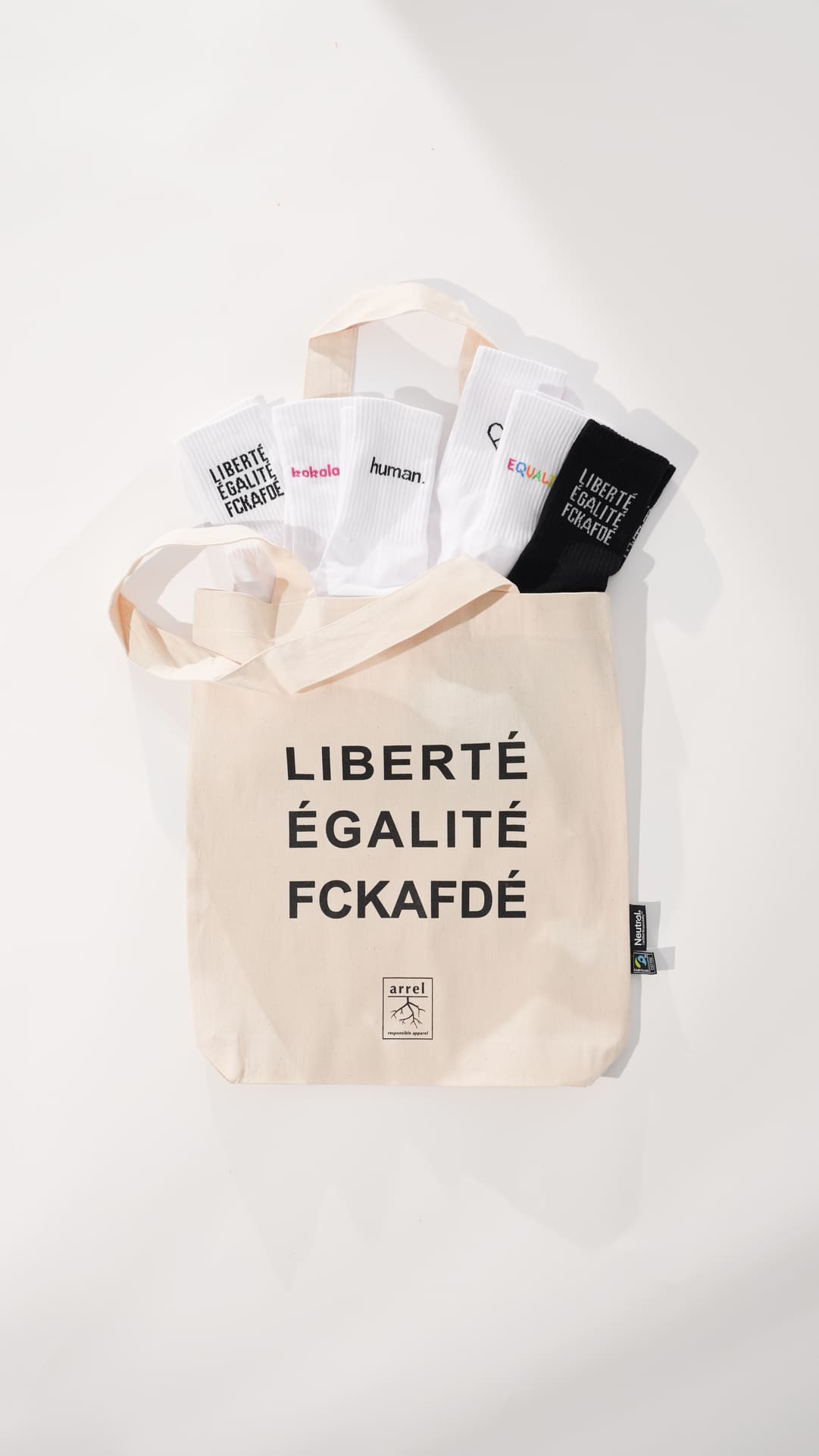fckafdé premium tote bag mit arrel socken gefüllt
