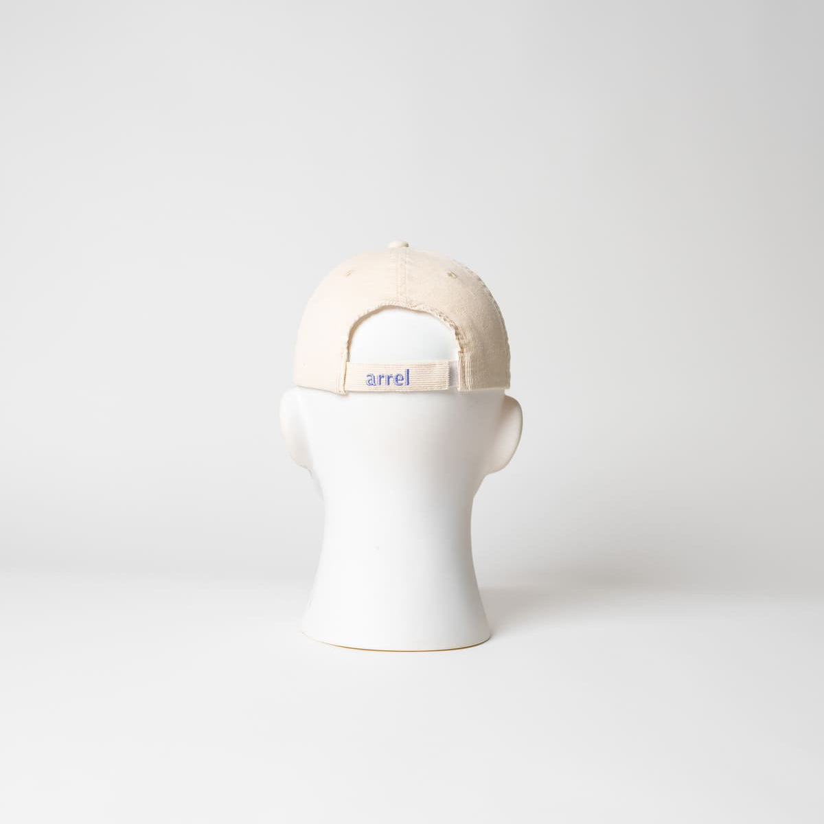 Verschluss der hi. don't be racist. thanks. Cord Cap in beige mit Lavendel-farbener Schrift von arrel