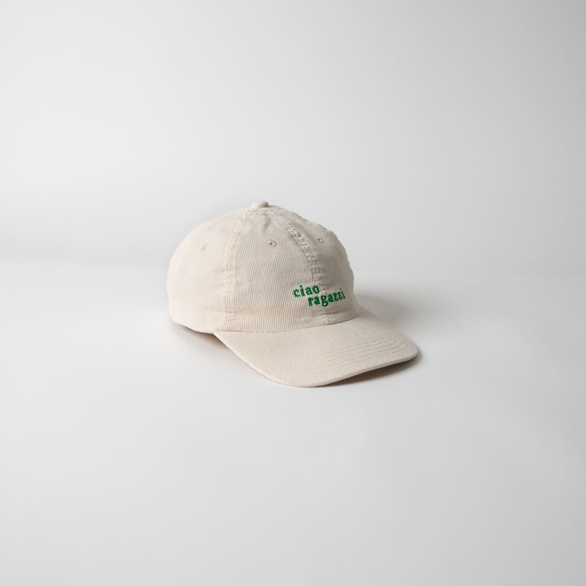 ciao ragazzi Cord Cap in beige mit grünem Design von der Seite