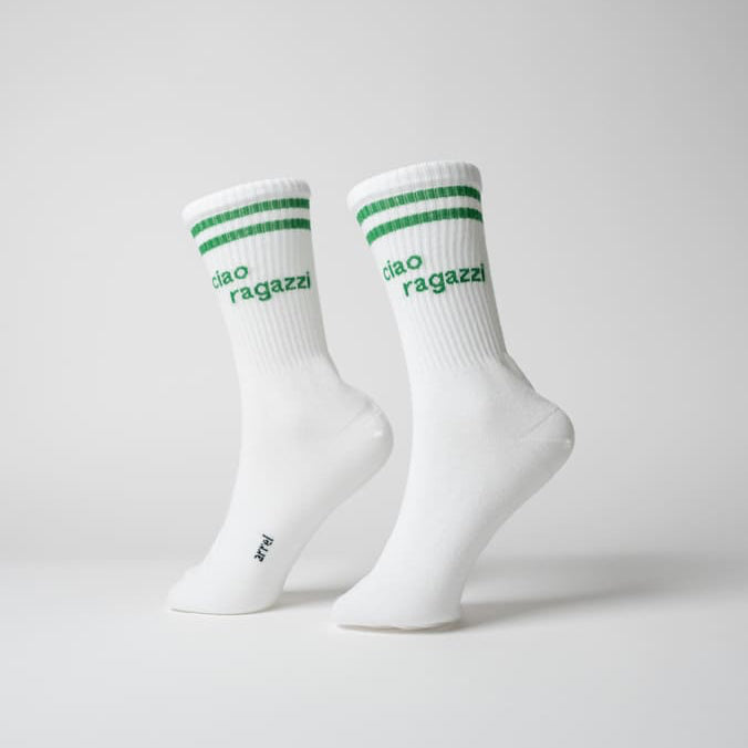 ciao ragazzi socken in weiß mit grünem design 