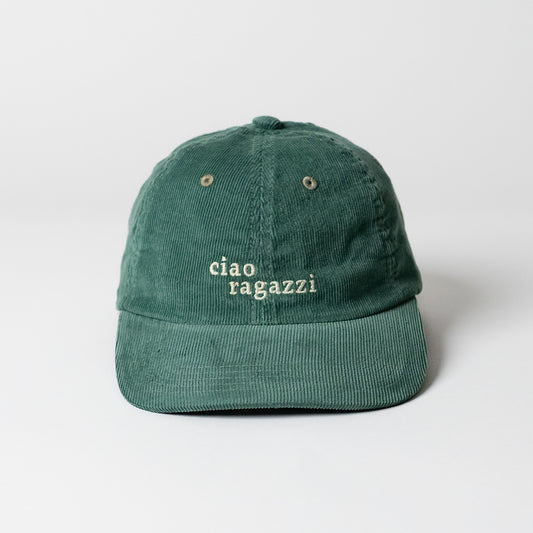 ciao ragazzi Cord Cap in grün mit beiger Schrift von arrel
