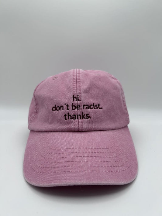 hi don't be racist cap von arrel in vintage pink mit roter Schrift