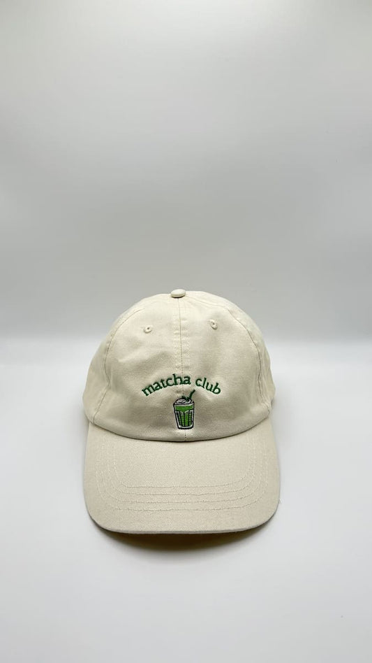 Matcha Club dad cap in beige mit grünem Design von arrel