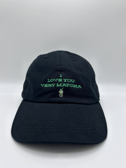 I love you very matcha organic dad cap von arrel in schwarz mit grüner Schrift